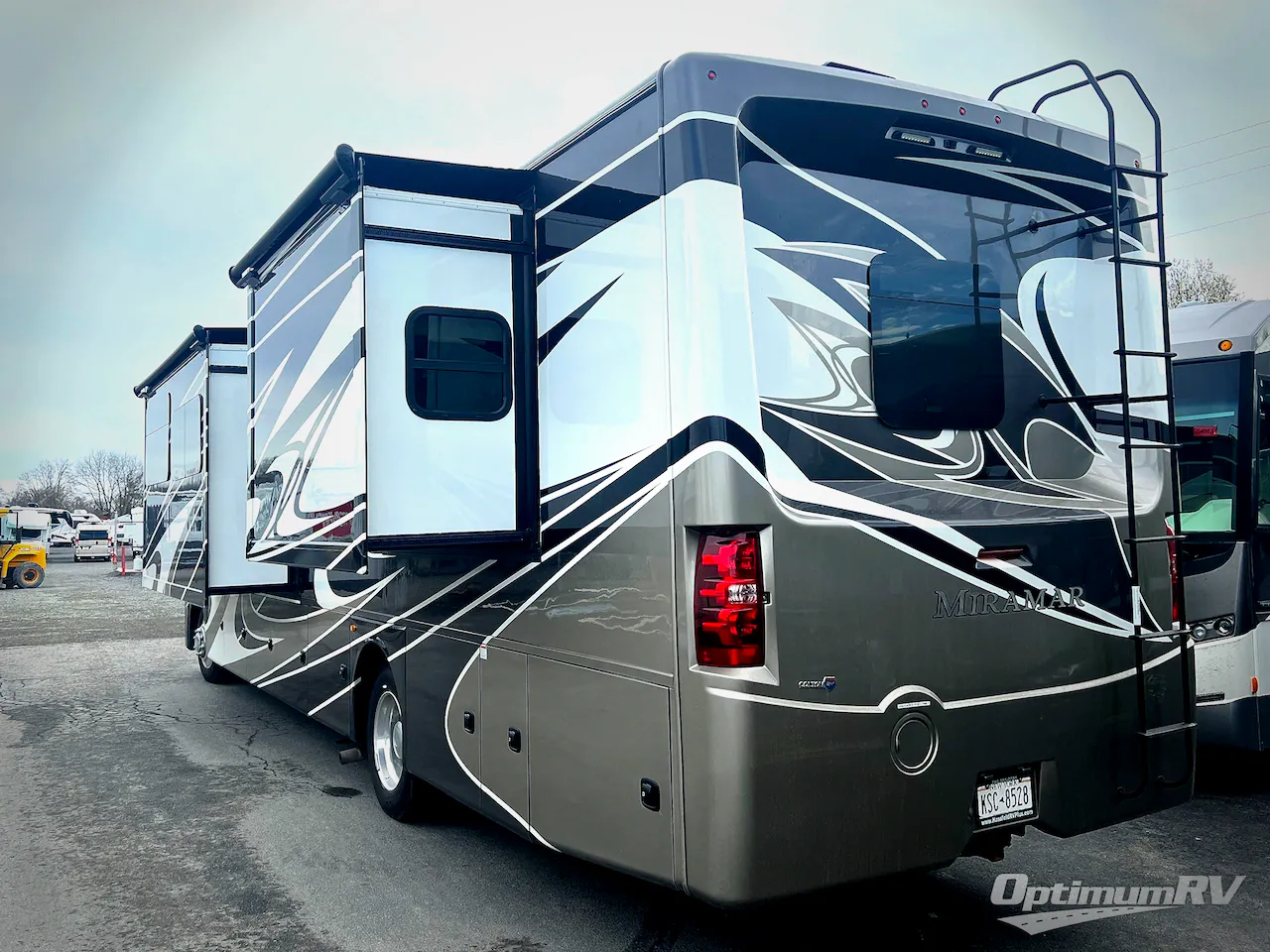 2022 Thor Motor Coach Miramar 37.1 - Photo 4