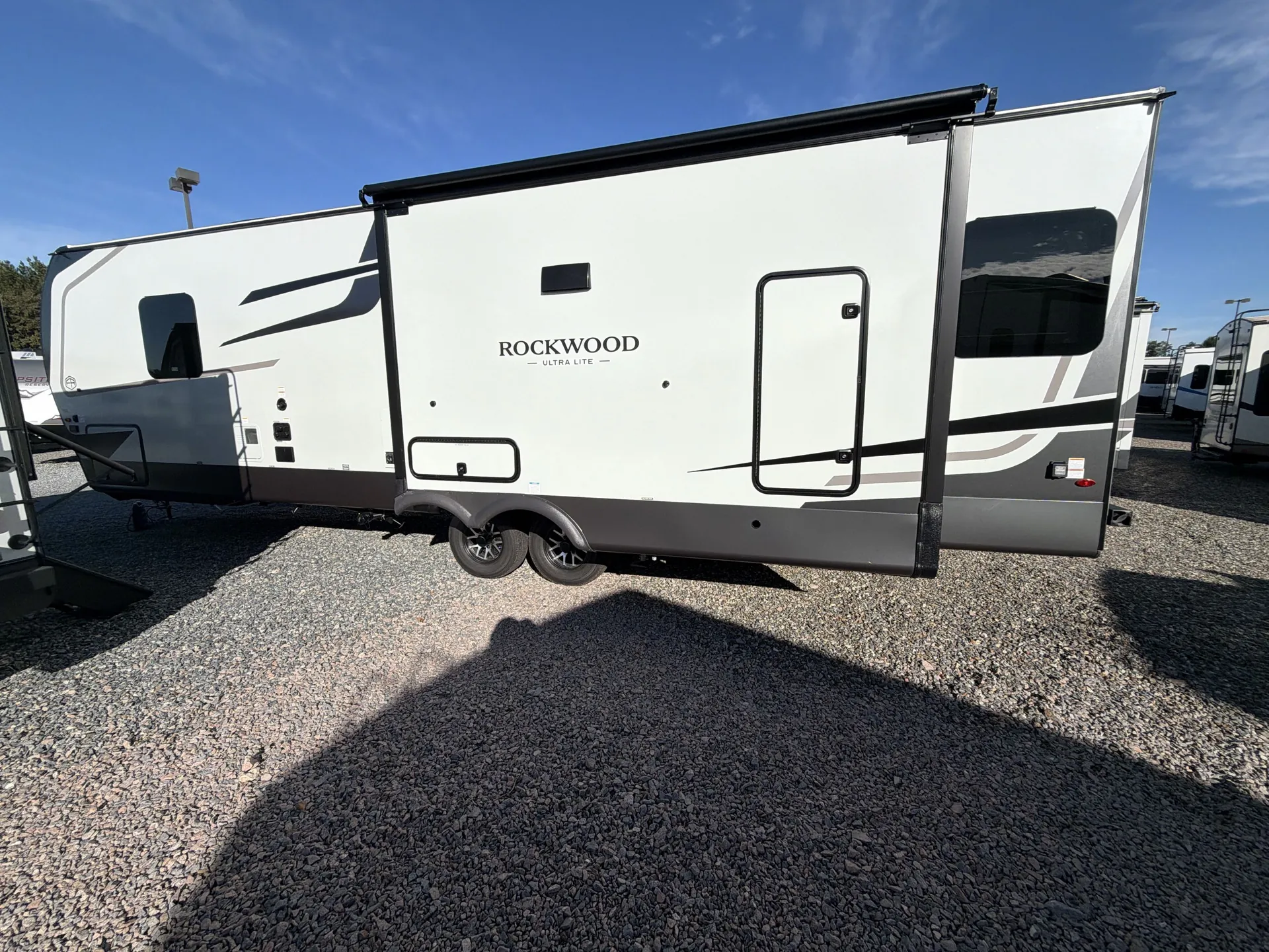 2027 Forest River Rockwood Ultra Lite 2916RL — off campside