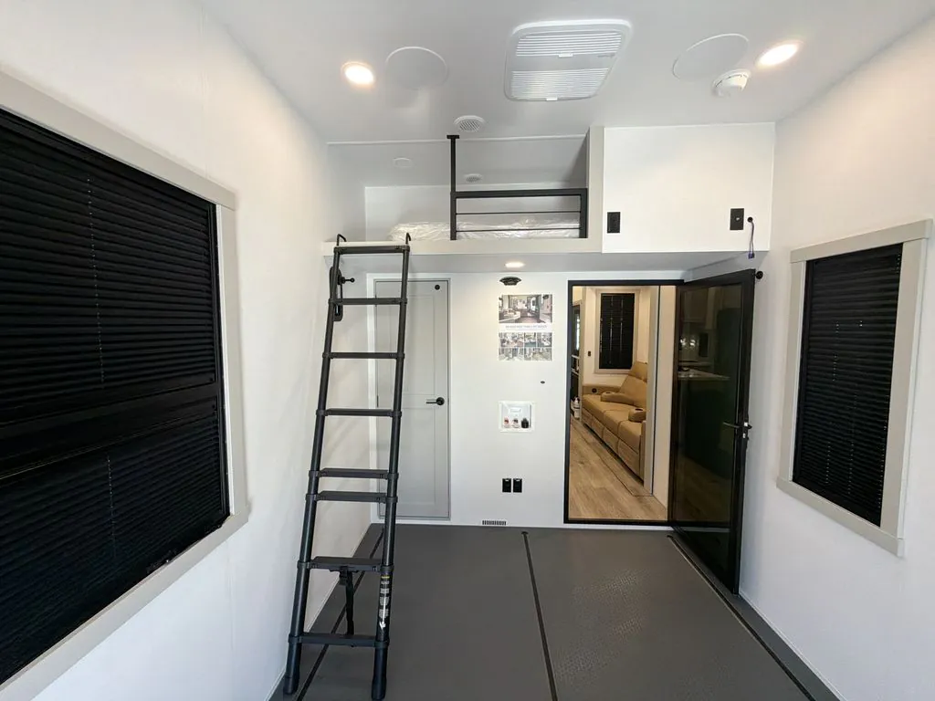 2026 Brinkley Model G 4000, Photos photo 25