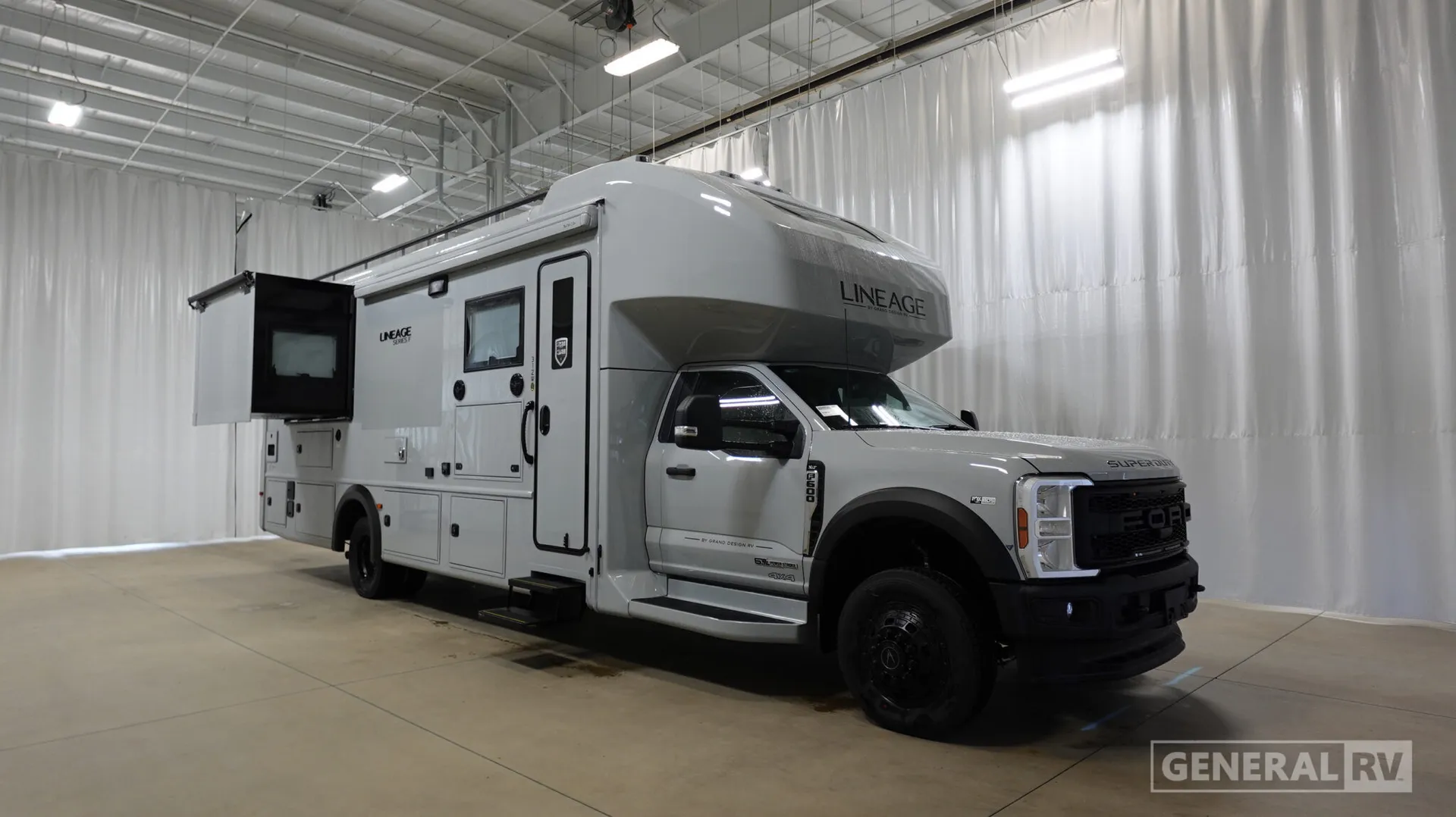 2027 Grand Design Lineage Series F 31ZW - Photo 2
