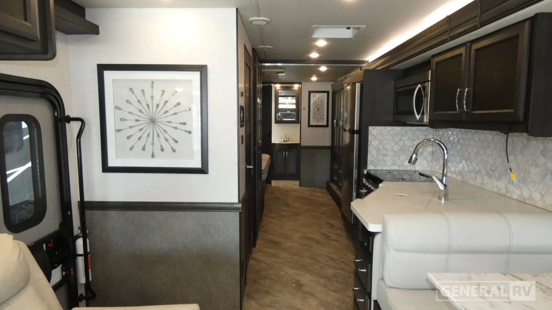 2024 Holiday Rambler Invicta 33HB - Photo 3