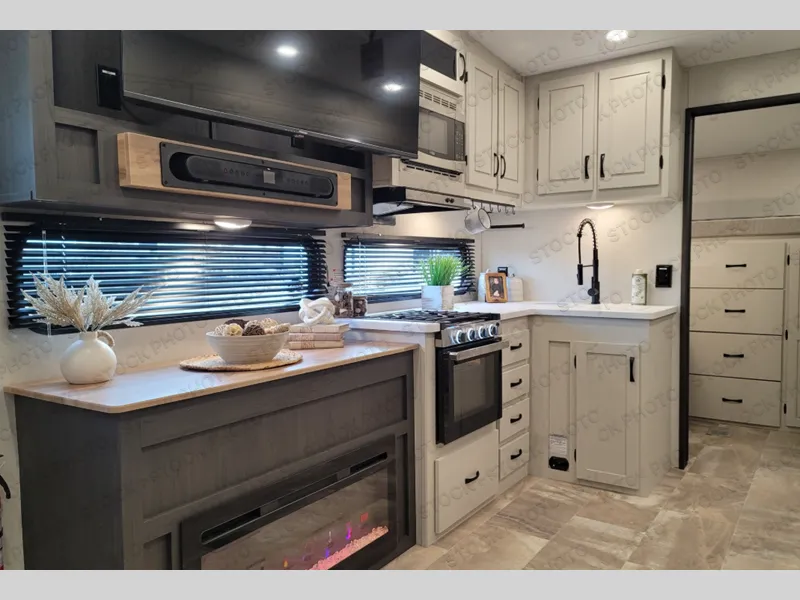 2027 Coachmen Chaparral Lite 274BH - Photo 3