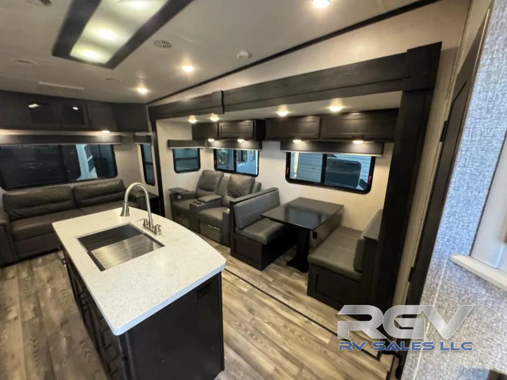 2022 Highland Ridge Silverstar XLT 354MBH, Photos photo 11