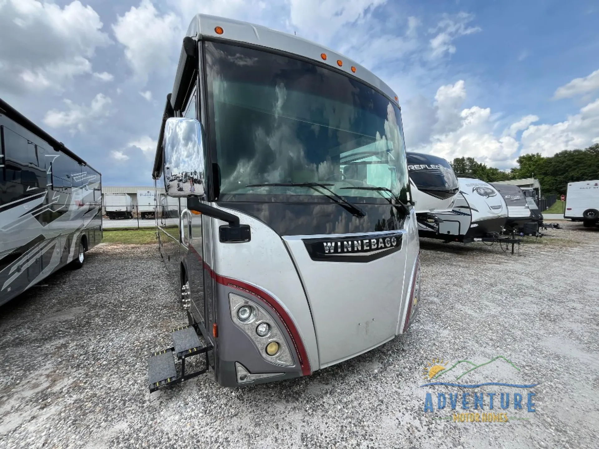 2018 Winnebago Journey 40J - Photo 3