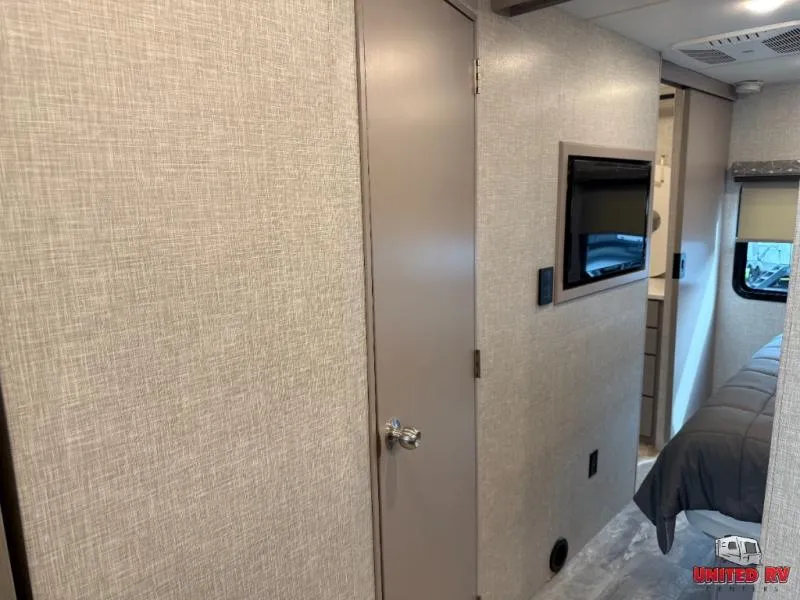 2022 Thor Motor Coach Windsport 31C - Photo 3