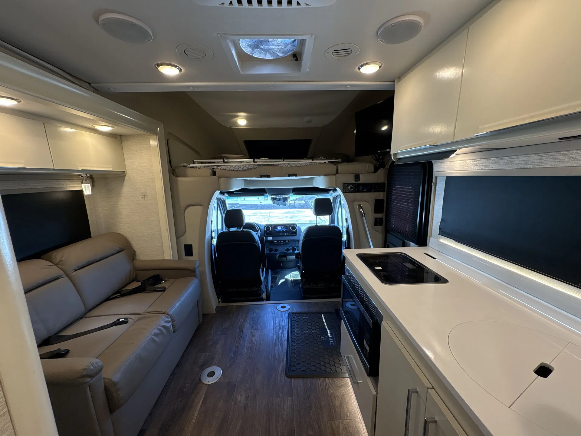 2020 Tiffin Wayfarer 24 TW — living area main
