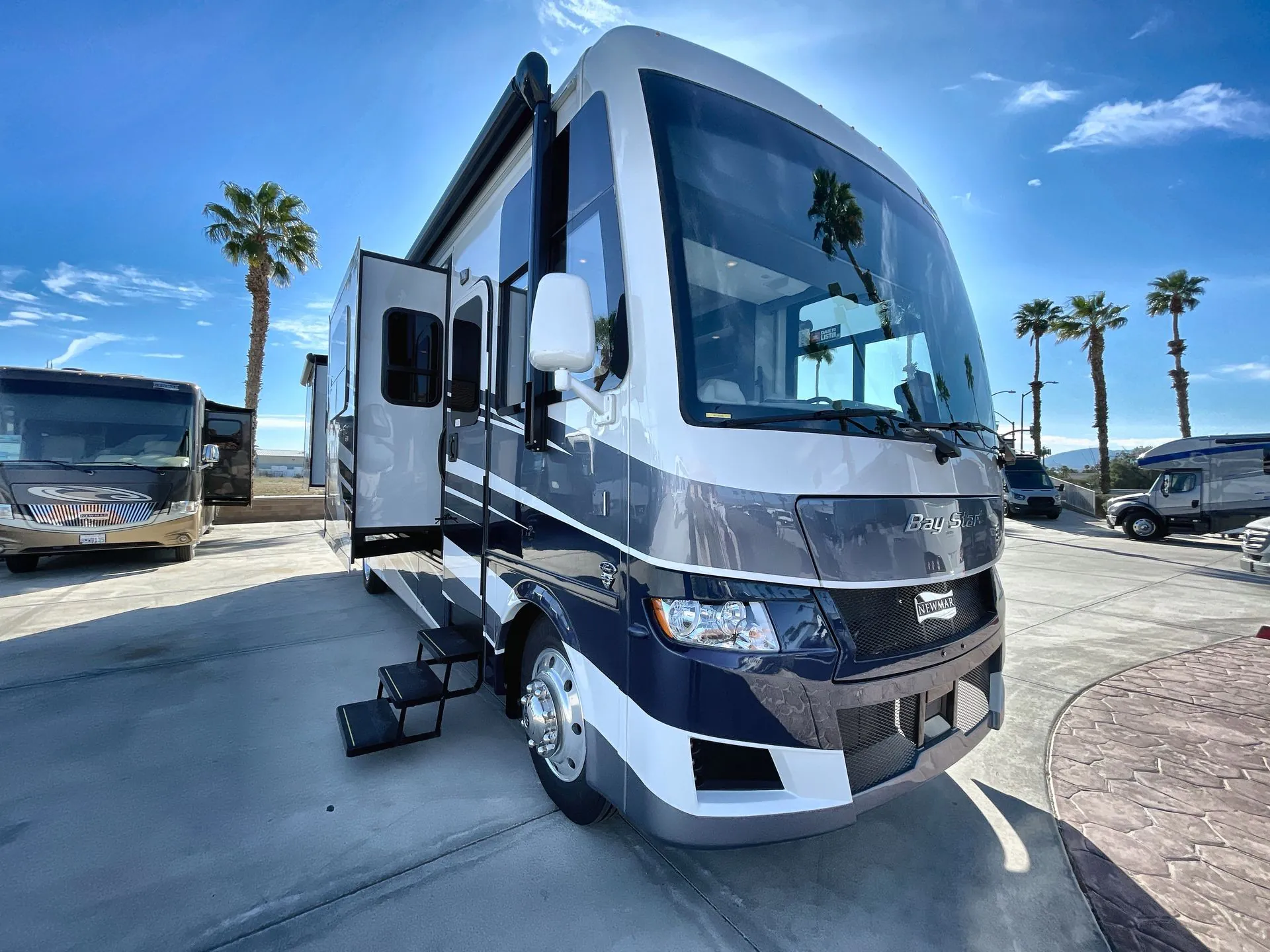 2026 Newmar Bay Star 3225 - Photo 2