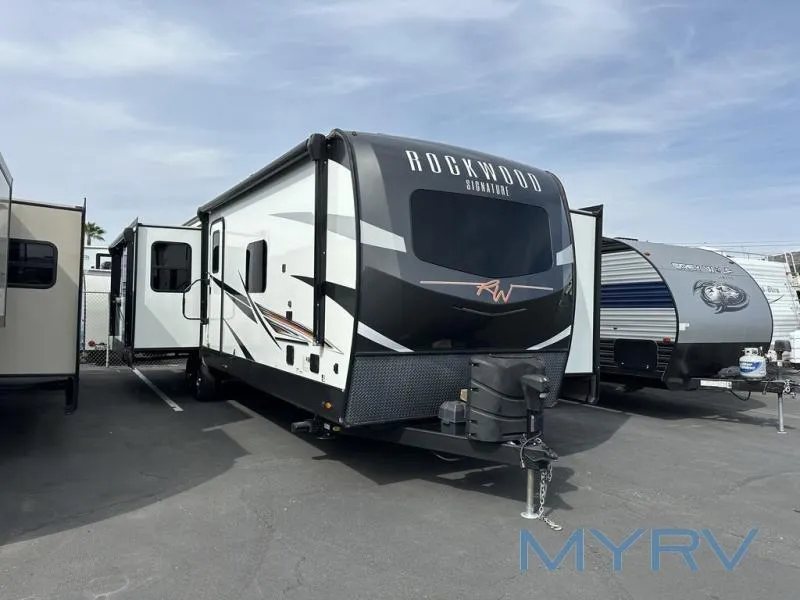 2022 Forest River RV Rockwood Ultra Lite 8337RL - Photo 2