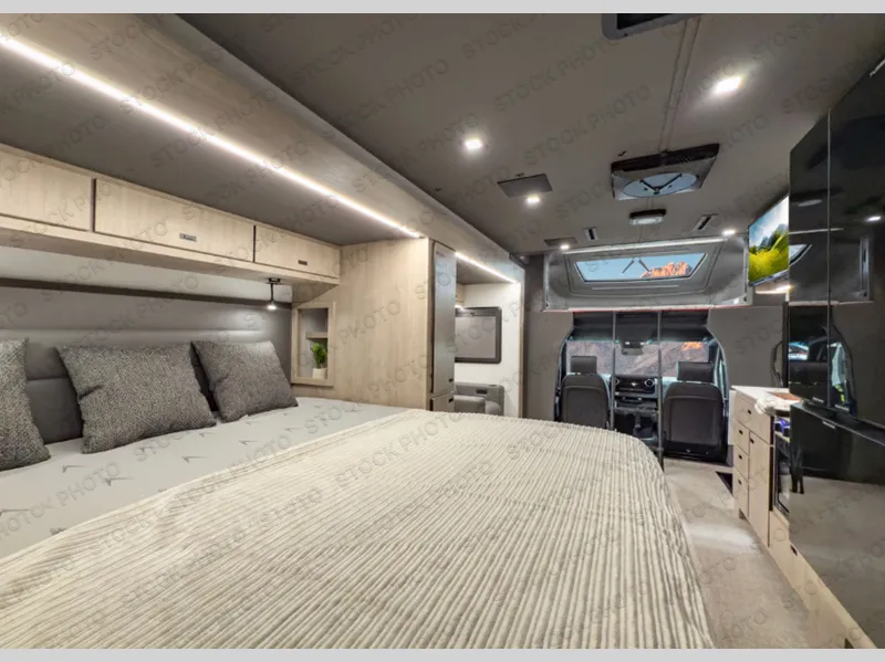 2027 Grand Design Lineage Series M 25FW - Photo 3