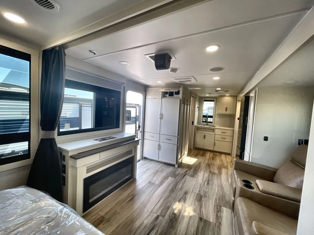 2026 Brinkley Model I 235, Photos photo 6