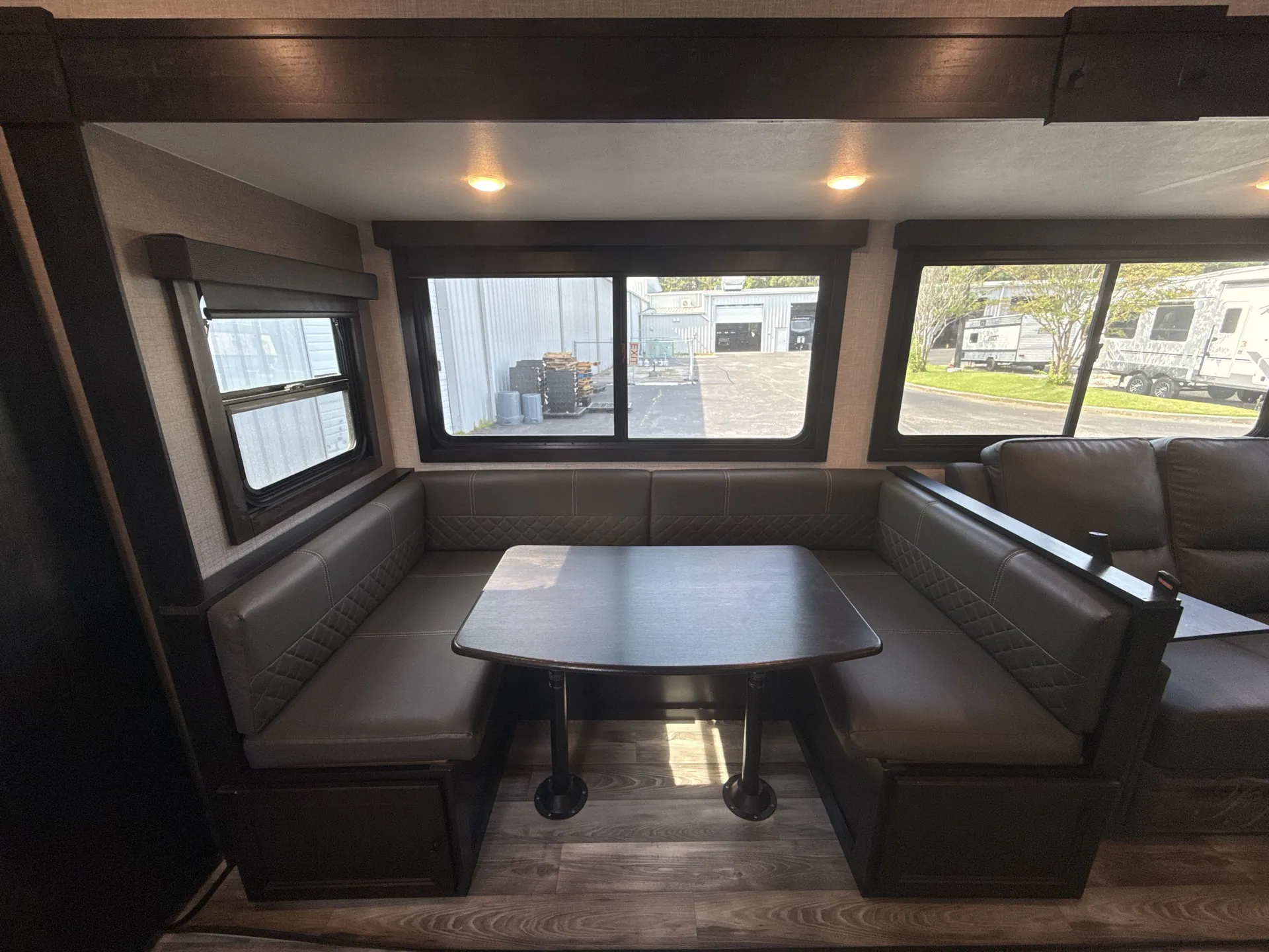 2023 Highland Ridge Range Lite 252RB — living area main