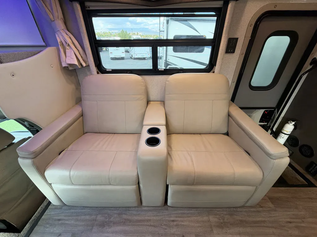 2023 Thor Motor Coach Magnitude RS36, Photos photo 16