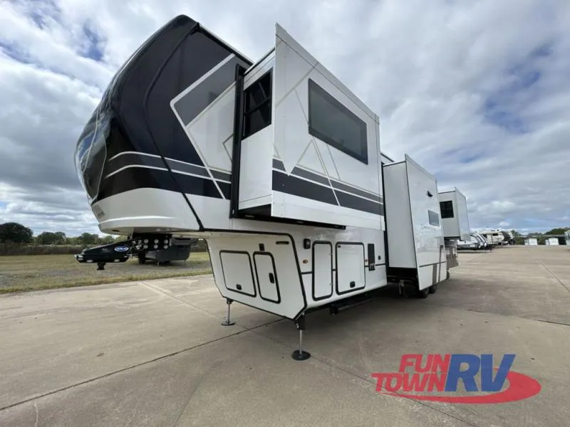 2026 Keystone Montana 3761FL - Photo 4