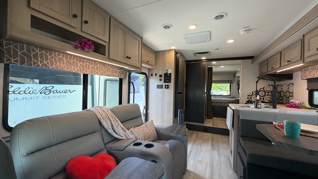2026 Forest River Sunseeker 3050S, Photos photo 4