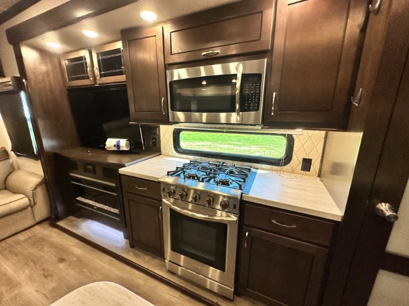 2021 Forest River Cedar Creek Hathaway Edition 38FBD — Photo 6