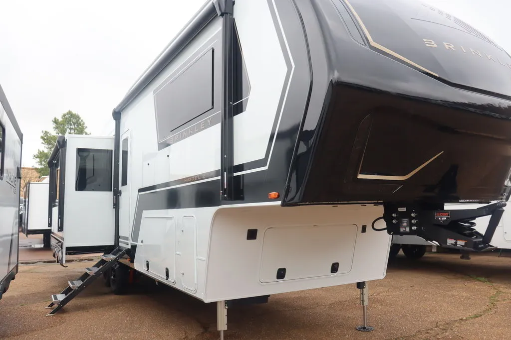 2026 Brinkley Luxury Mid-Sized Fifth Wheels 3200 - Photo 3