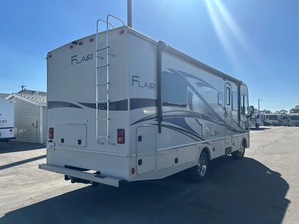 2017 Fleetwood Flair 26D - Photo 3