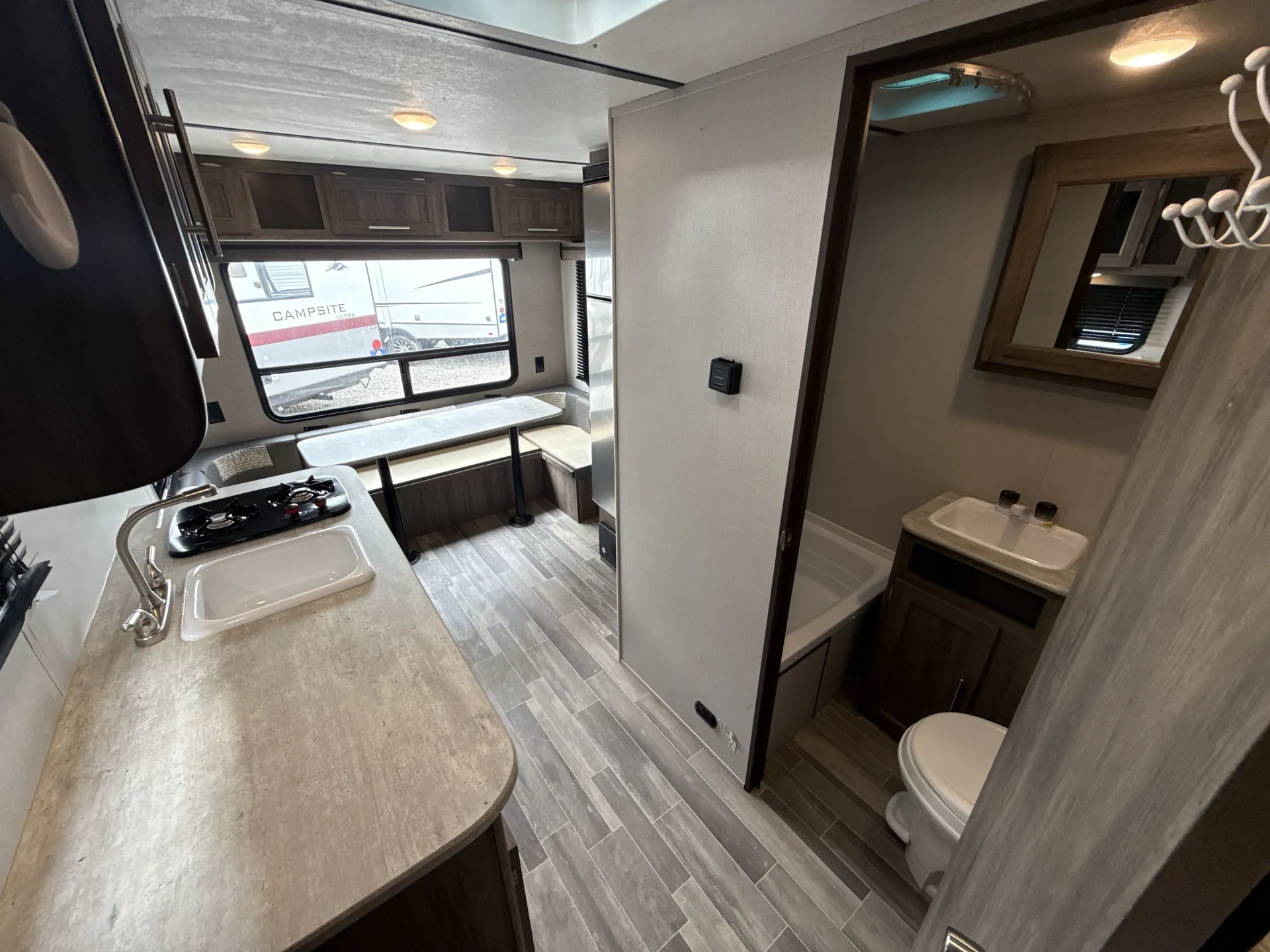 2021 CrossRoads Zinger Lite 18RD — living area main