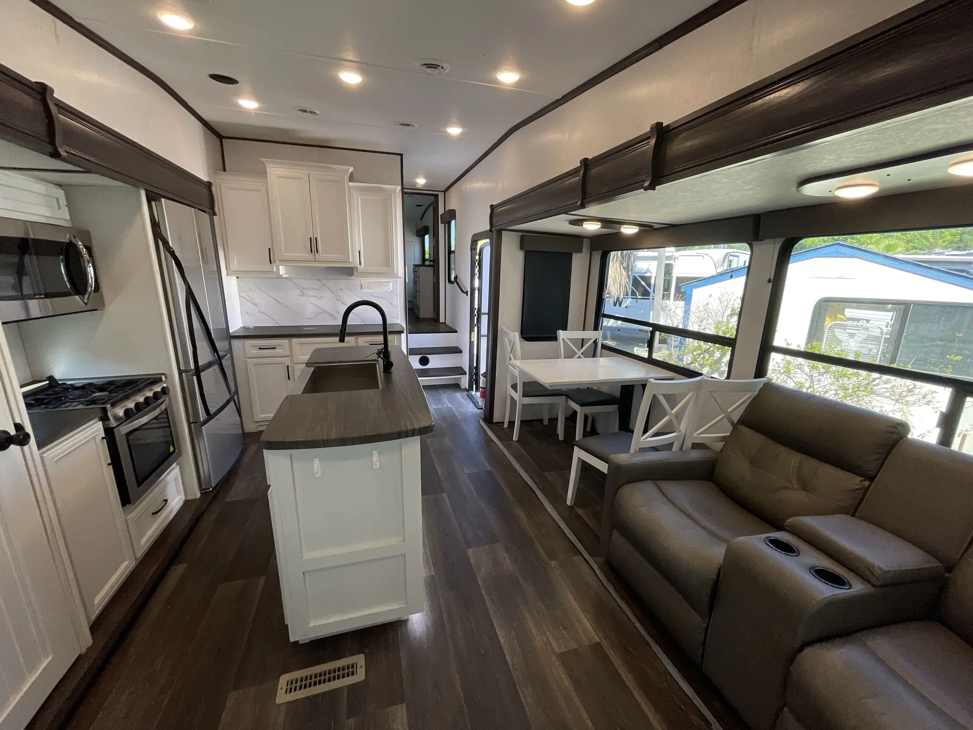 2022 Dutchmen Atlas 3172RLKB dealer photo 3 from Camping World
