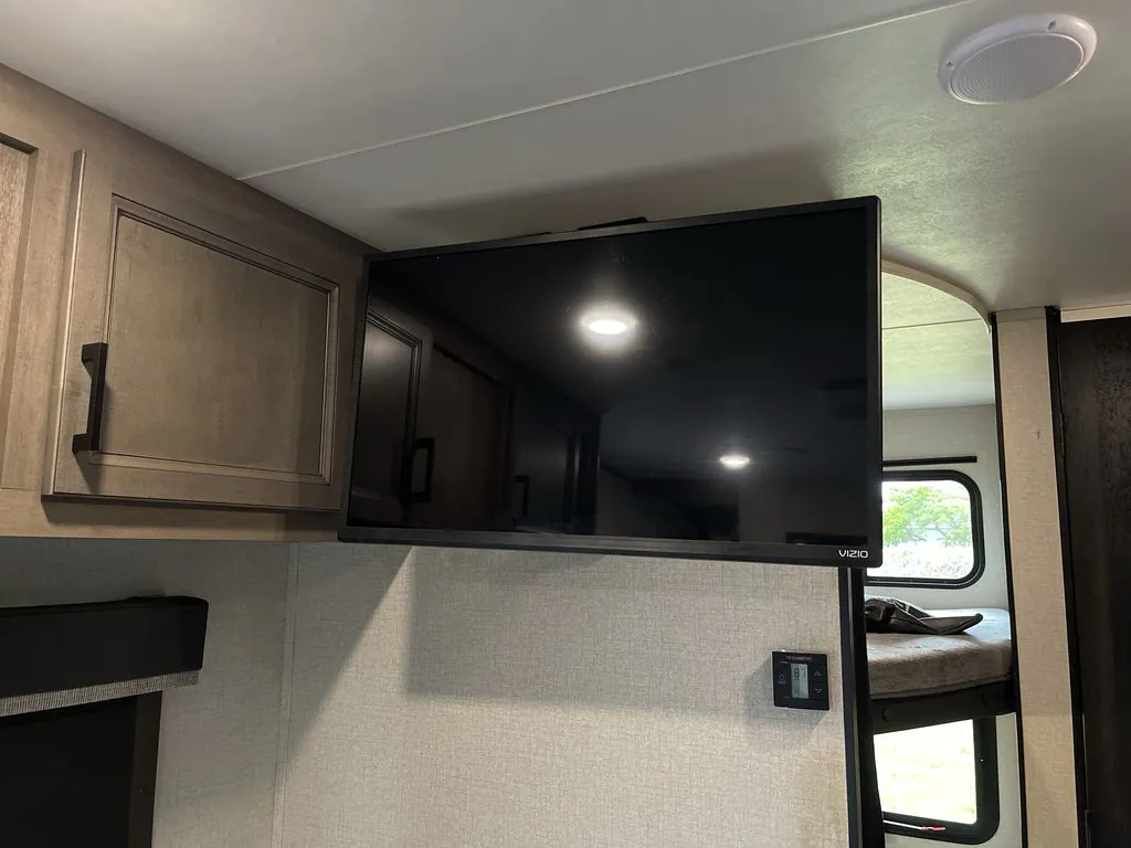 2022 Highland Ridge Light LT275RLS dealer photo 5 from Blue Compass RV