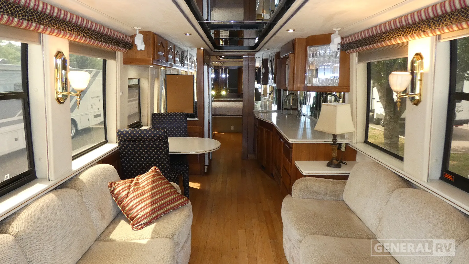 1999 Country Coach Country Coach XL-40 - Photo 2