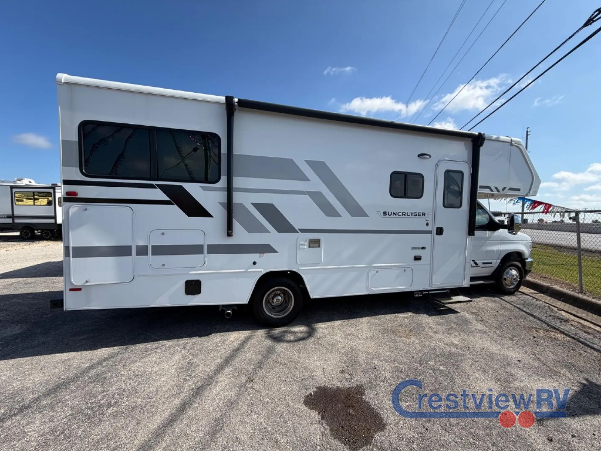 2027 Winnebago Suncruiser 24GG - Photo 4