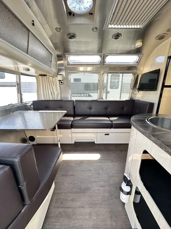 2019 Airstream International Serenity 27FB - Photo 4