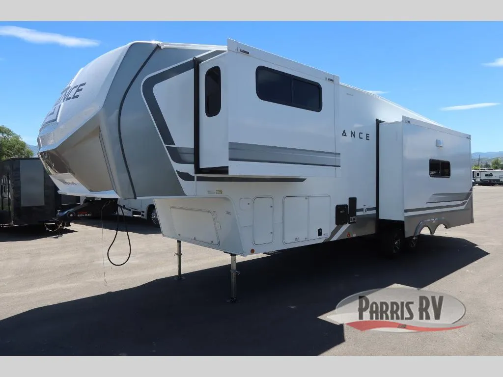 2027 Alliance RV Avenue 32RLS - Photo 4