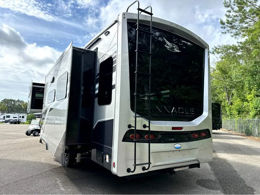 2027 Jayco Pinnacle 32RLTS - Photo 4