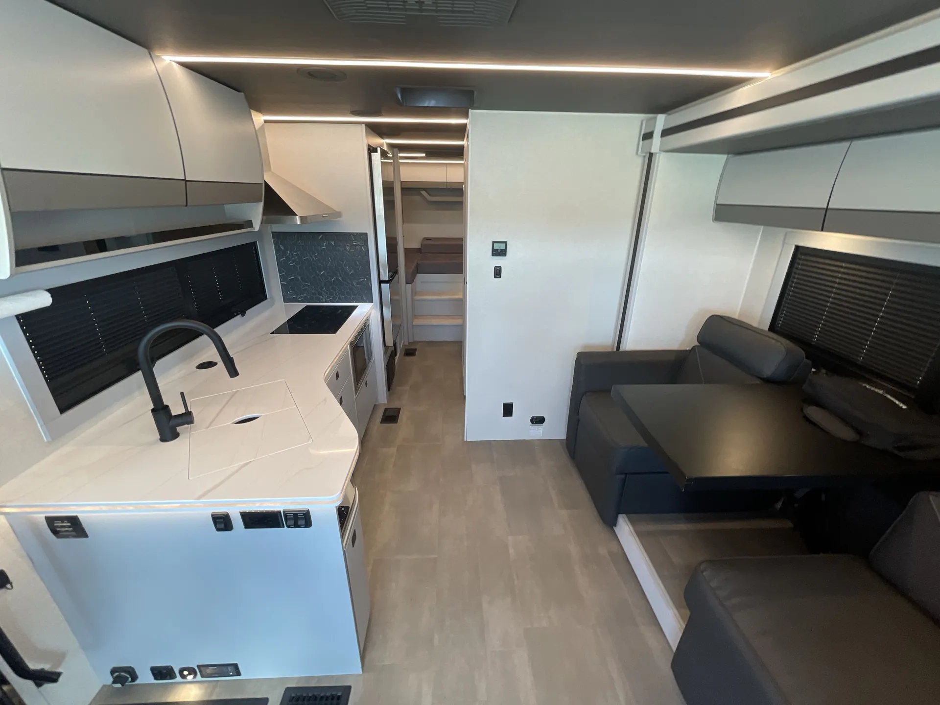 2025 Coachmen Euro 25TB - Photo 3