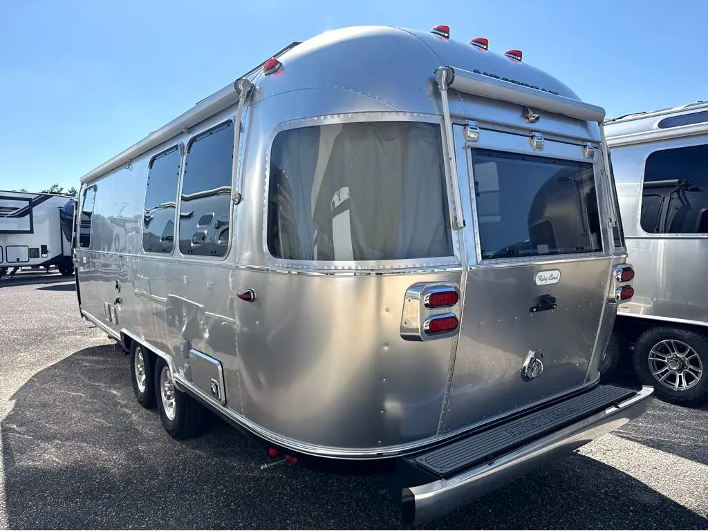 2026 Airstream Flying Cloud 25FB - Photo 4