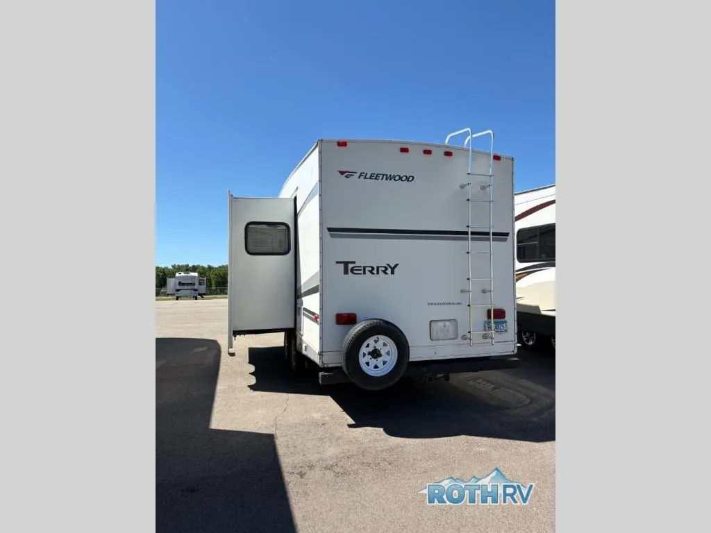 2008 Fleetwood RV Terry 295BHDS - Photo 4