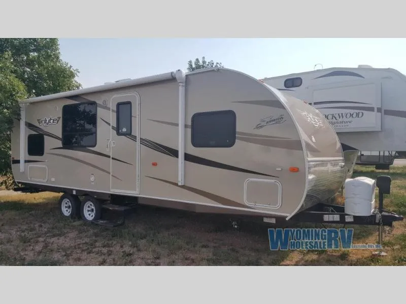 2017 Shasta RVs Flyte 255RS - Photo 2