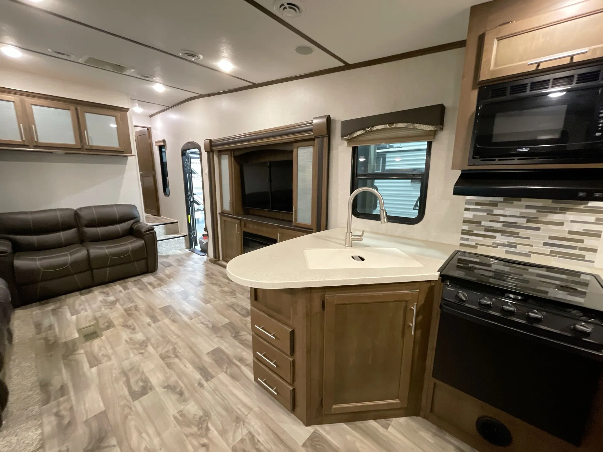 2018 Keystone Cougar Half-Ton 29RKS — living area main