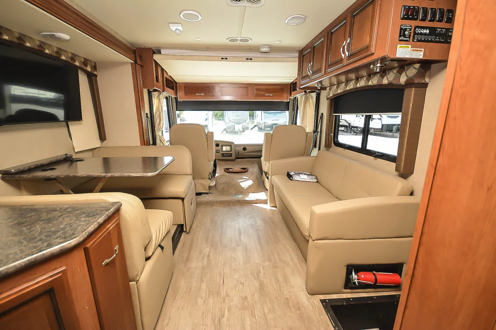 2017 Fleetwood Flair 30P, Photos photo 6