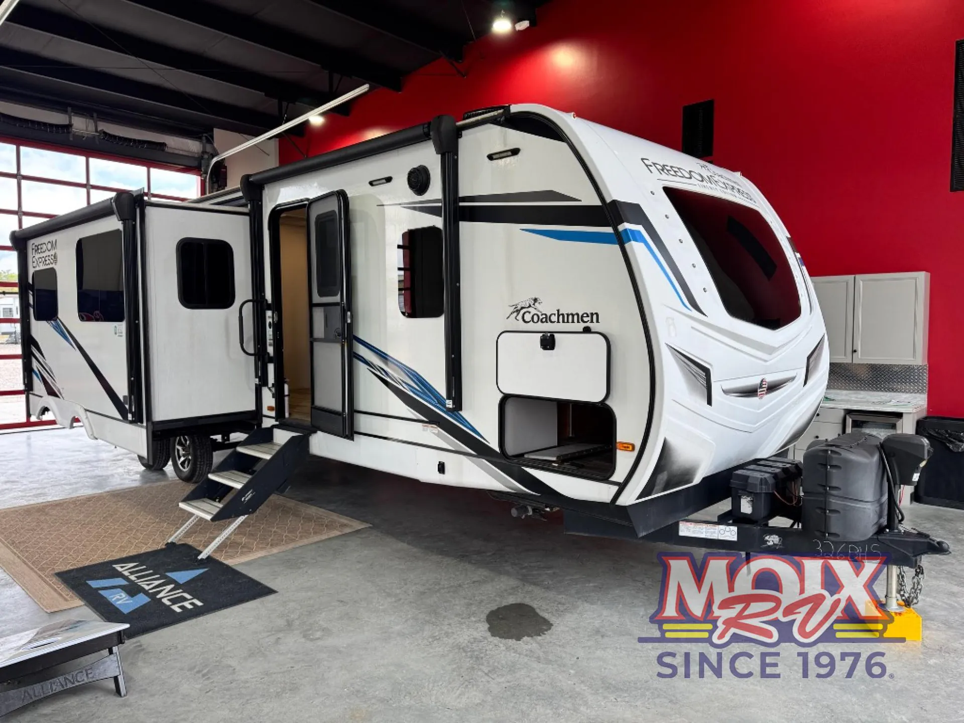 2023 Coachmen Freedom Express Liberty Edition 326BHDSLE - Photo 2