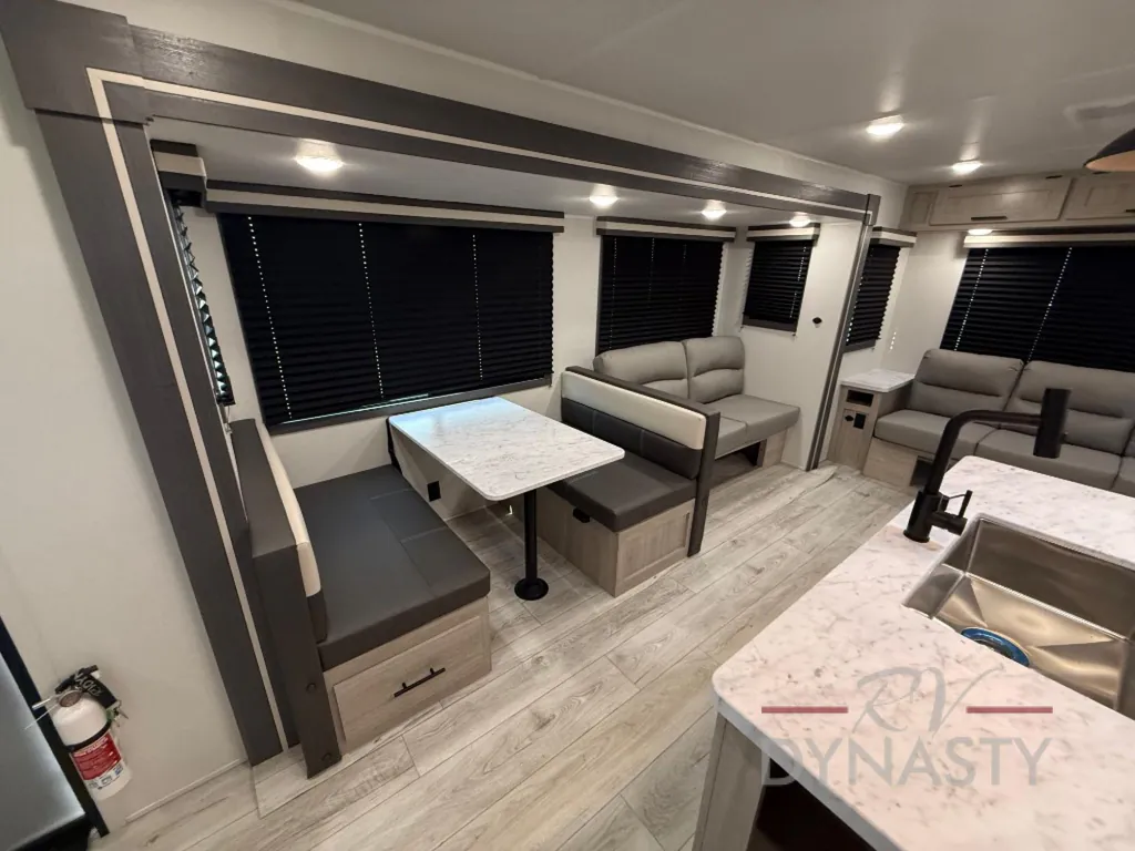 2027 East to West Della Terra 272RL, Photos photo 32