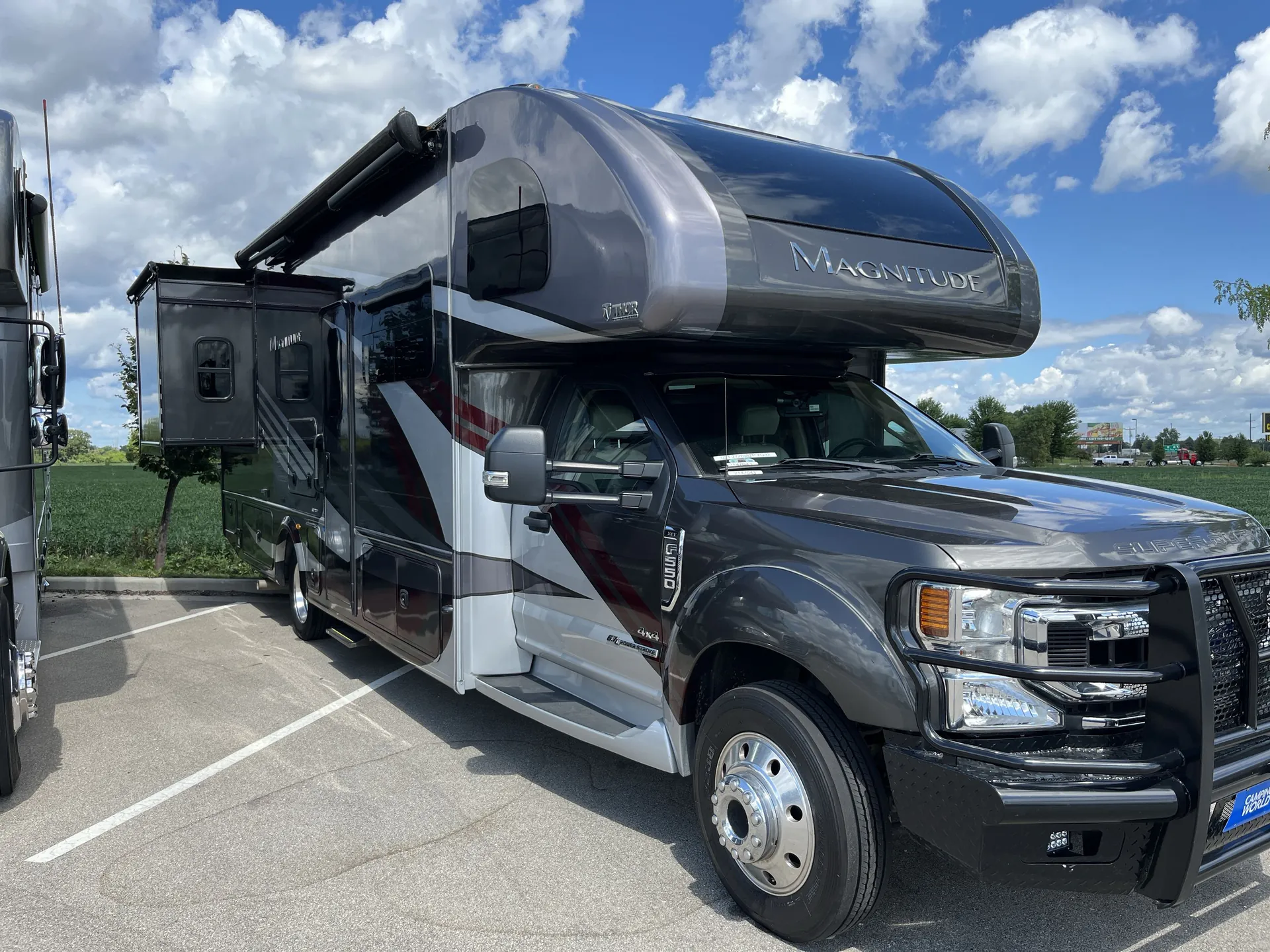 2021 Thor Motor Coach Magnitude XG32 - Photo 2