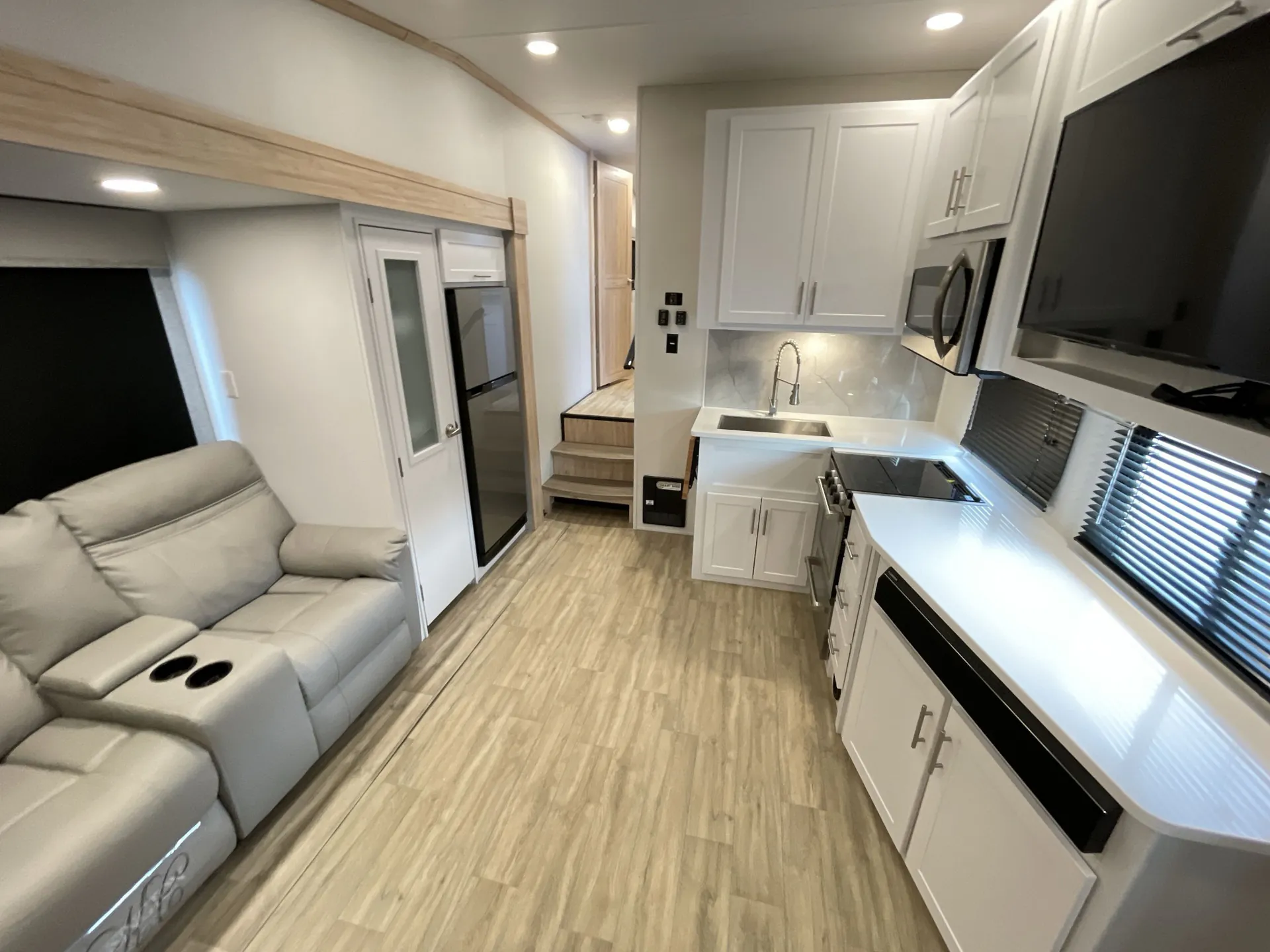 2023 Alliance RV Avenue 26RD - Photo 2