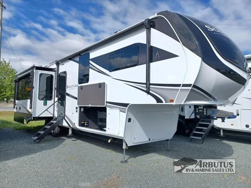2025 Grand Design Solitude 370DV - Photo 2