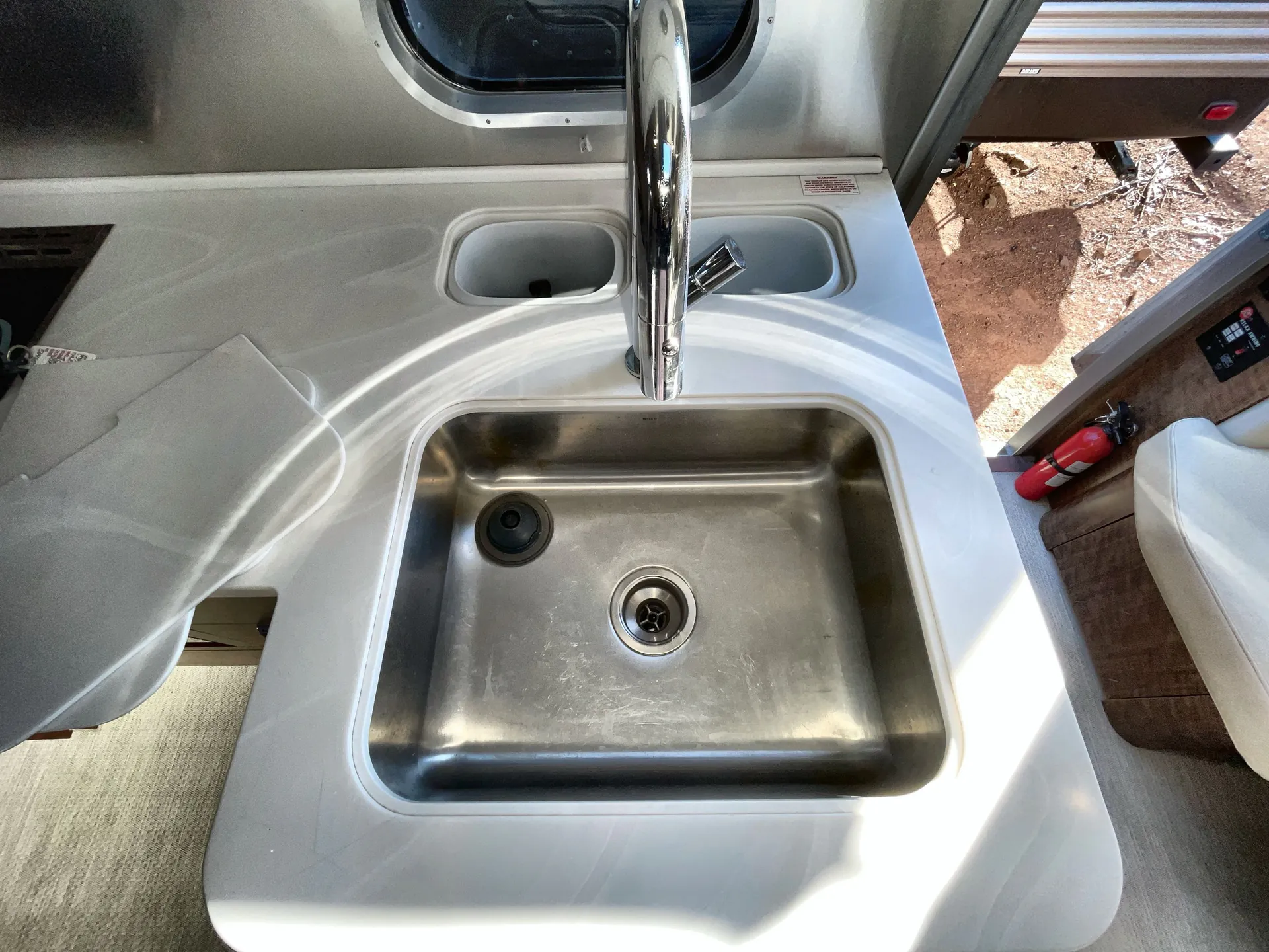 2019 airstream Globetrotter 27FB Twin — living area main