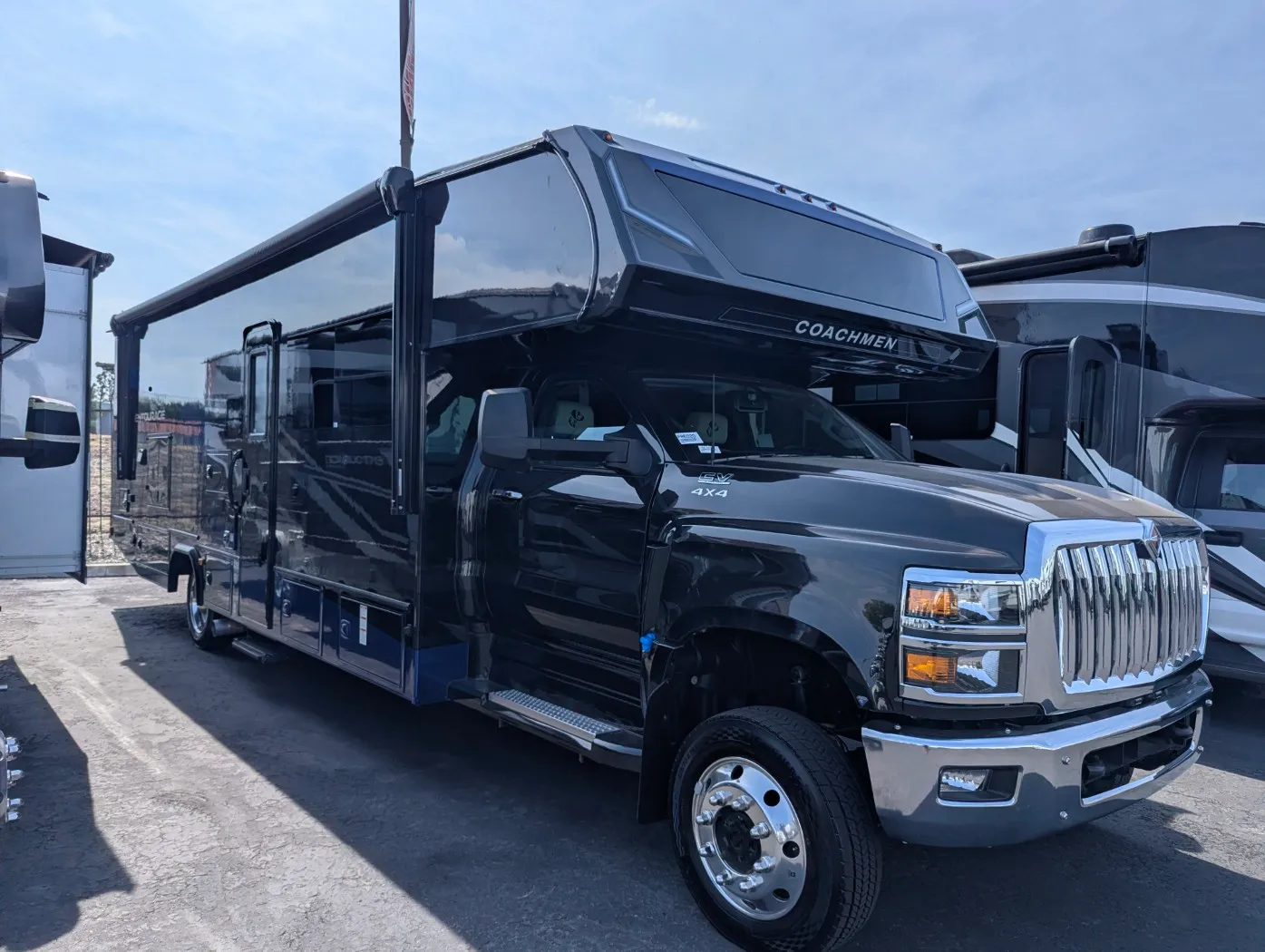 2026 Coachmen Entourage 330DS - Photo 2