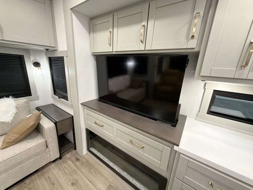 2026 Brinkley Model Z 3600, Photos photo 21
