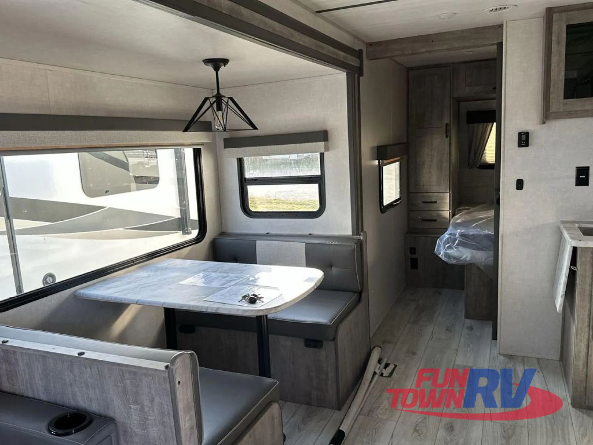 2023 Forest River Grand Surveyor 267RBSS — Photo 7