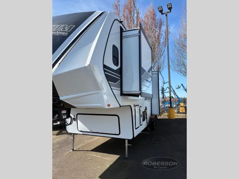 2026 Grand Design Momentum G-Class 325G - Photo 4