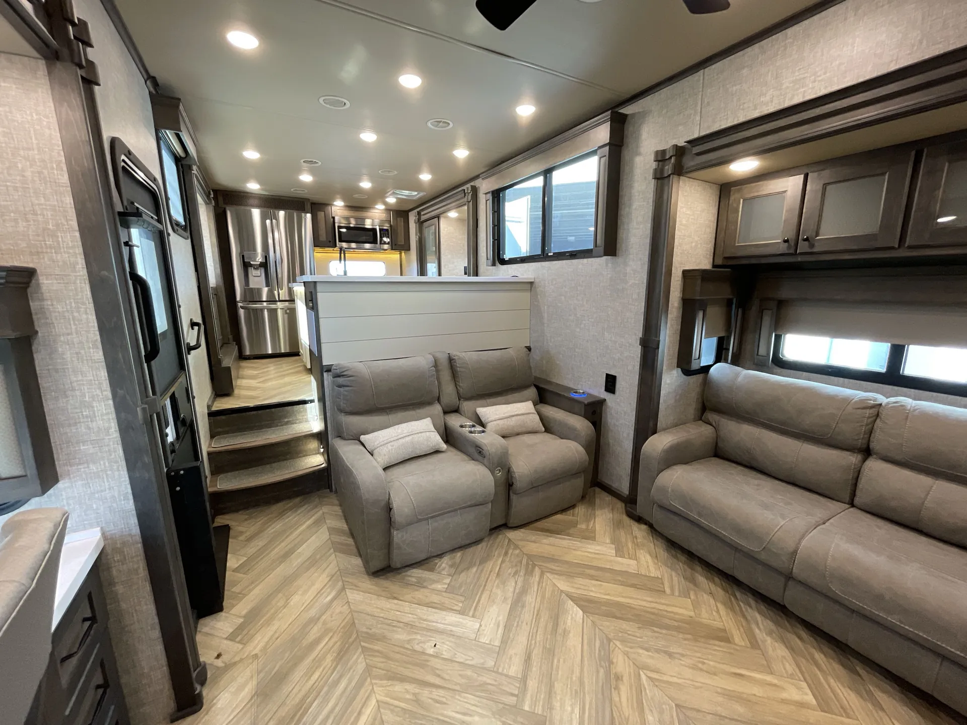 2023 vanleigh Vilano 394RK — living area main