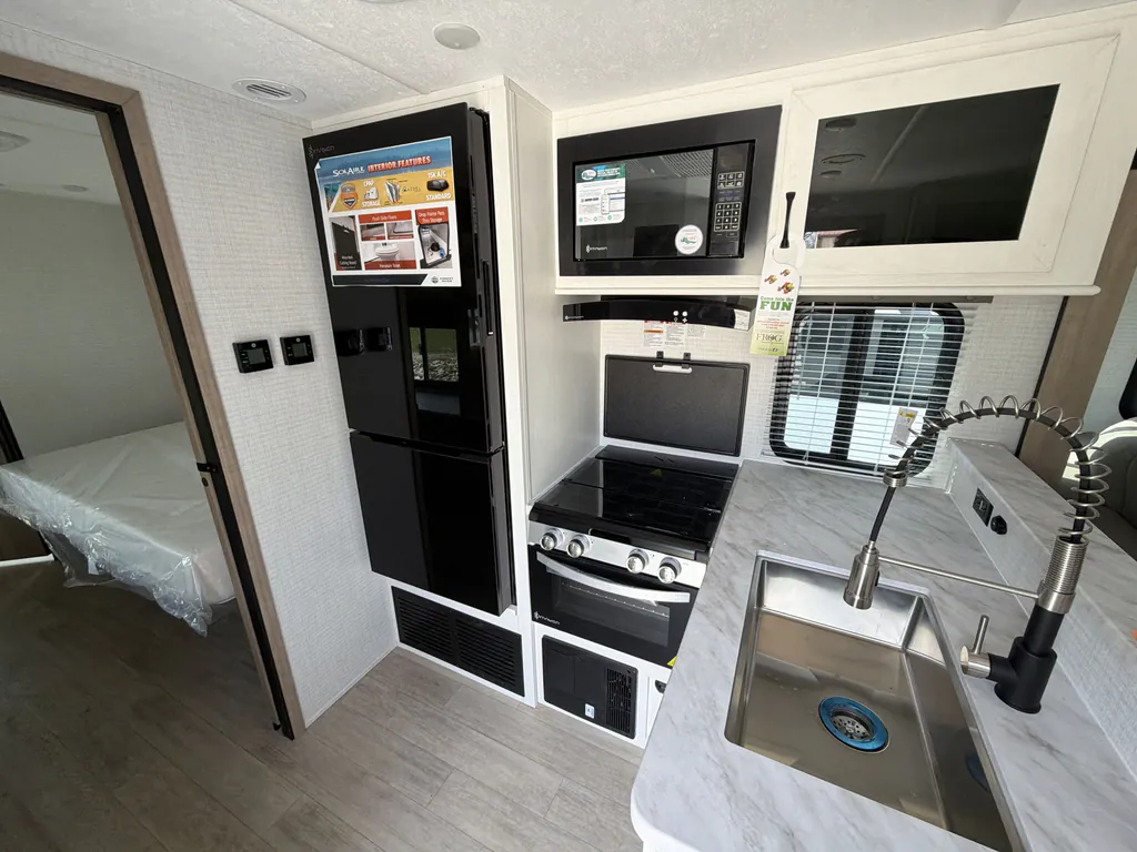 2025 Forest River Solaire 3300FLBS, Photos photo 8