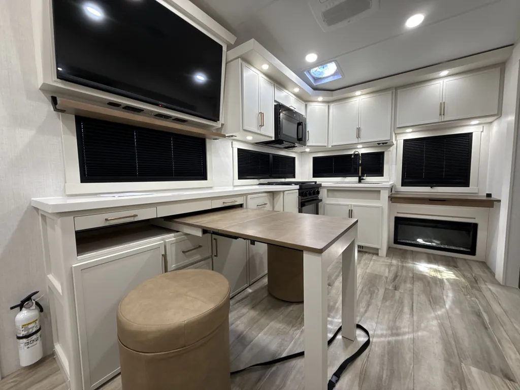2027 Brinkley Model Z 2680, Photos photo 12