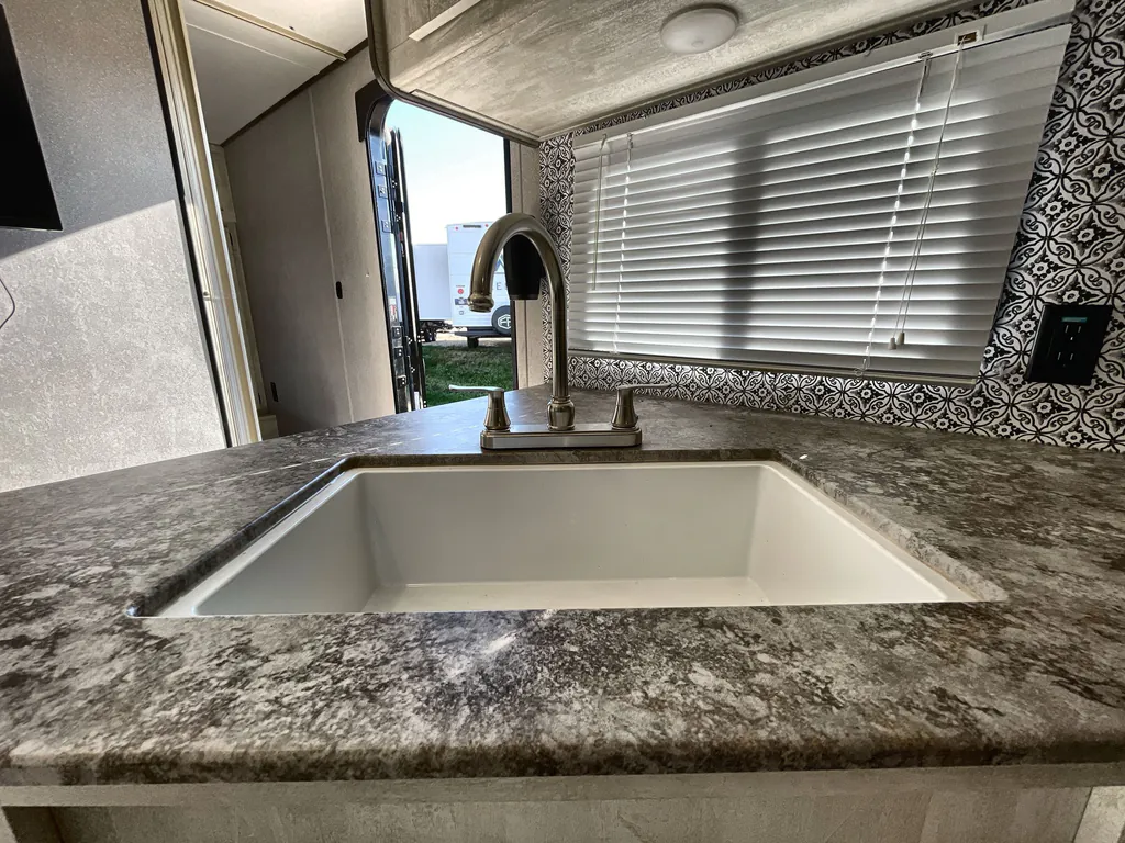 2024 Shasta I-5 530QB, Photos photo 9