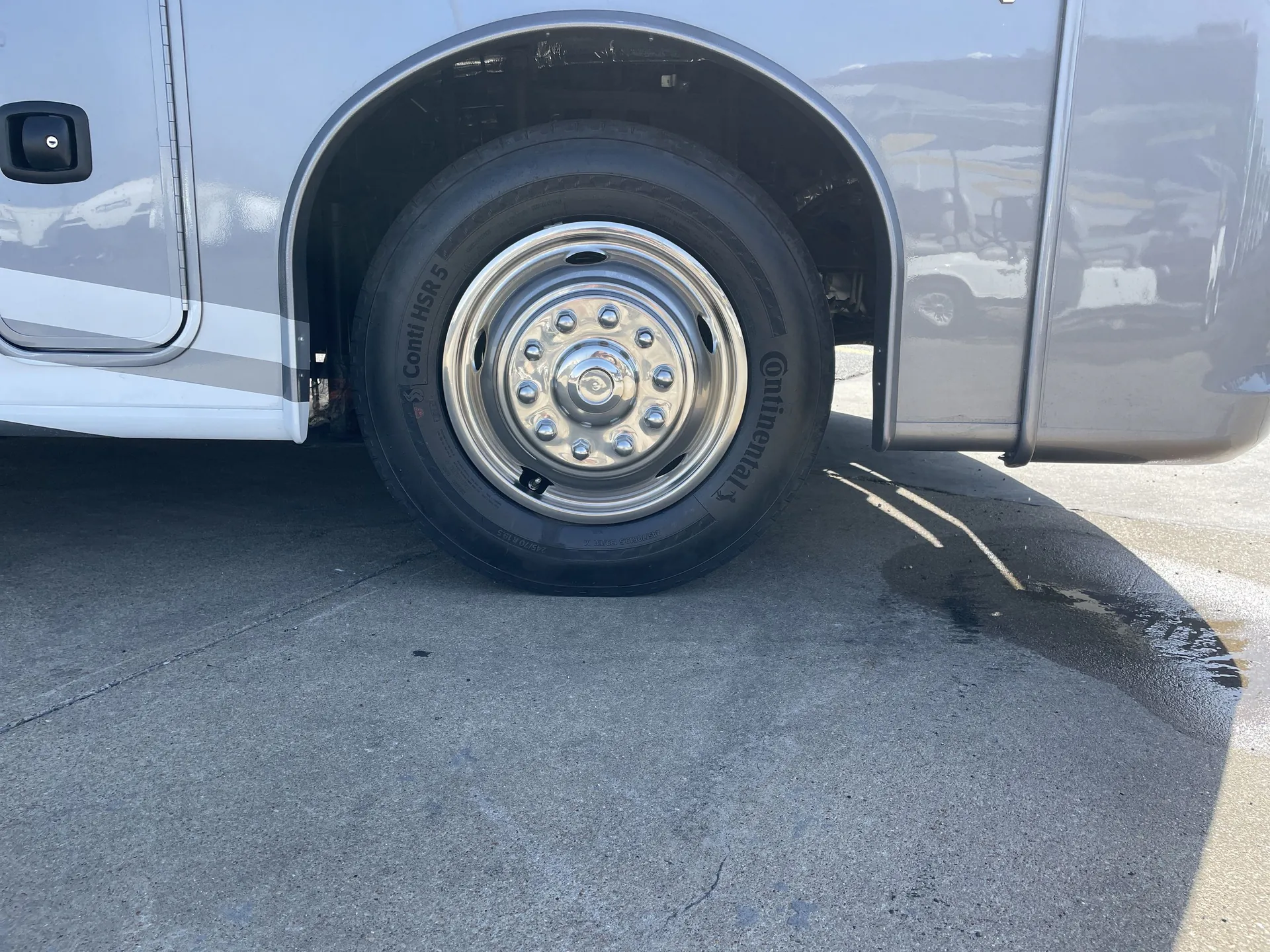 2027 Jayco Alante 29F — The RV's exterior wheel and tire